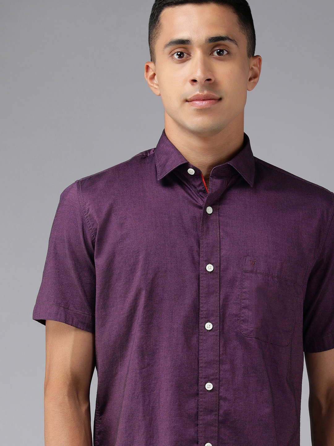 

Van Heusen Sport Men Purple Solid Slim Fit Pure Cotton Casual Shirt