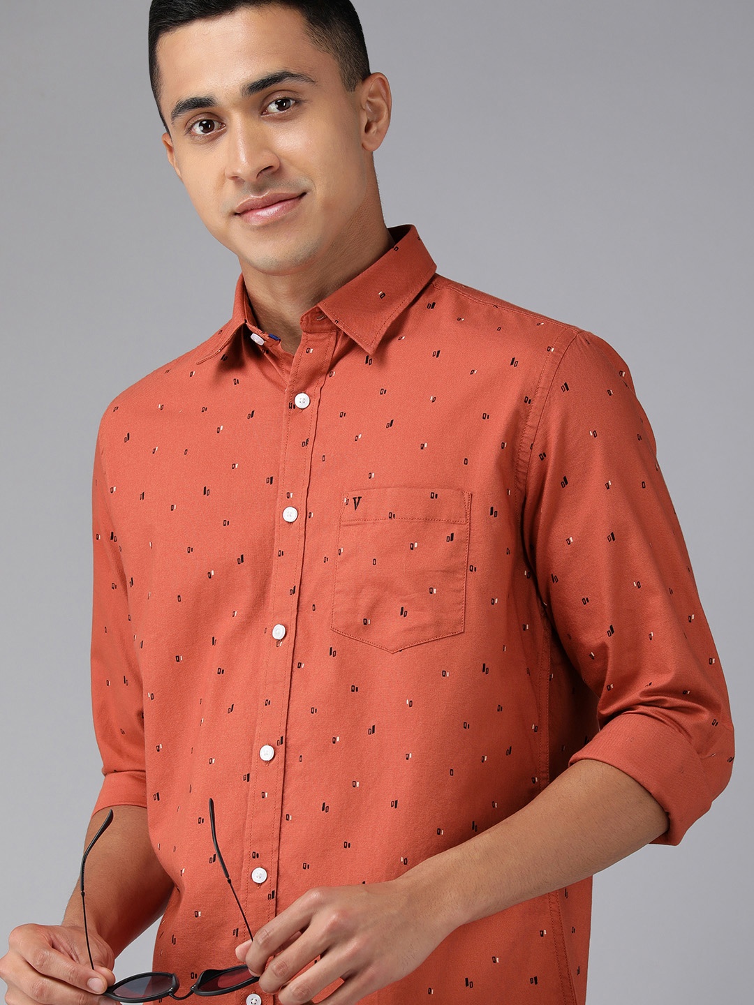 

Van Heusen Sport Men Coral Red Slim Fit Geometric Printed Pure Cotton Casual Shirt