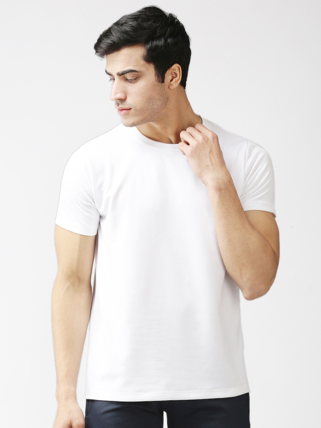 

EPPE Men White Solid Dry-Fit Sports T-shirt