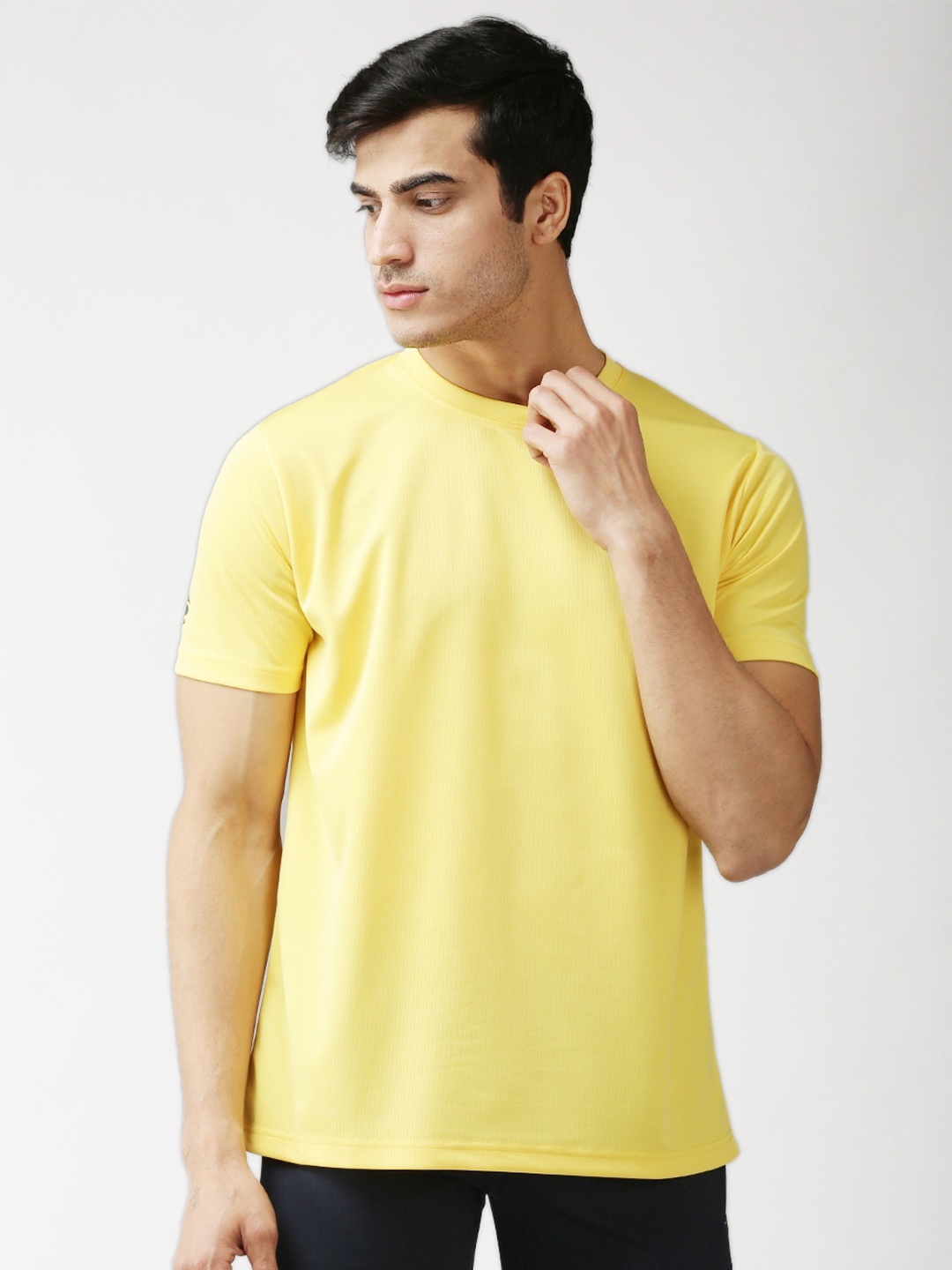 

EPPE Men Yellow Solid T-shirt