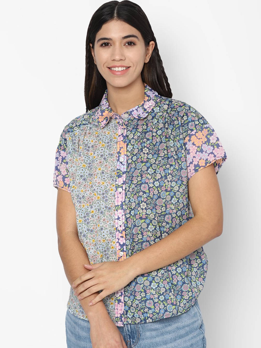 

AMERICAN EAGLE OUTFITTERS Women Blue & Pink Floral Printed Casual Shirt