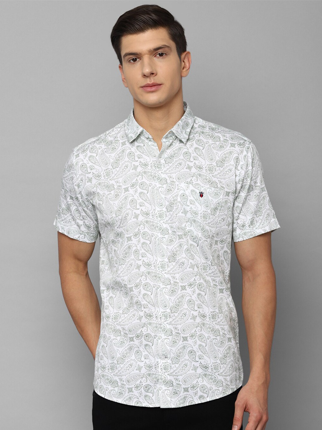 

Louis Philippe Sport Men Green & White Slim Fit Paisley Printed Pure Cotton Casual Shirt