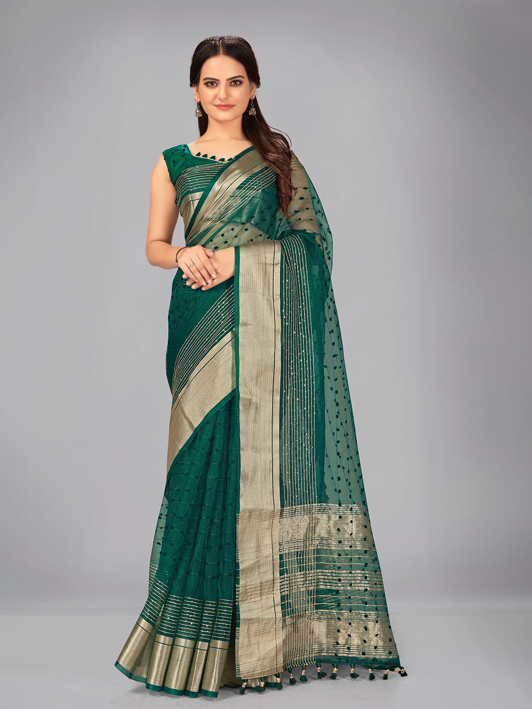 

MANOHARI Green & Gold-Toned Woven Design Sequinned Silk Blend Saree