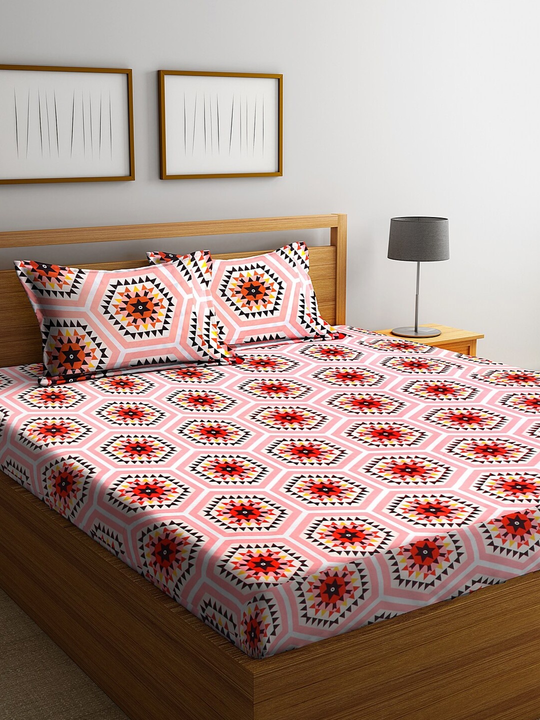 

KLOTTHE Pink & White Geometric 300 TC King Bedsheet with 2 Pillow Covers