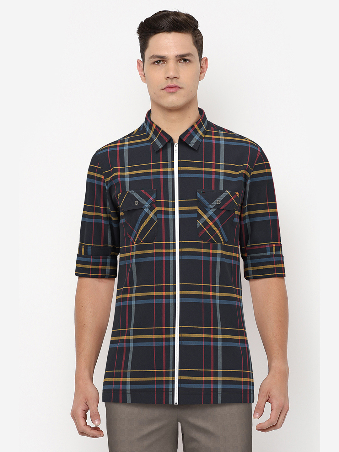 

Peter England Casuals Men Black Slim Fit Tartan Checks Checked Casual Shirt