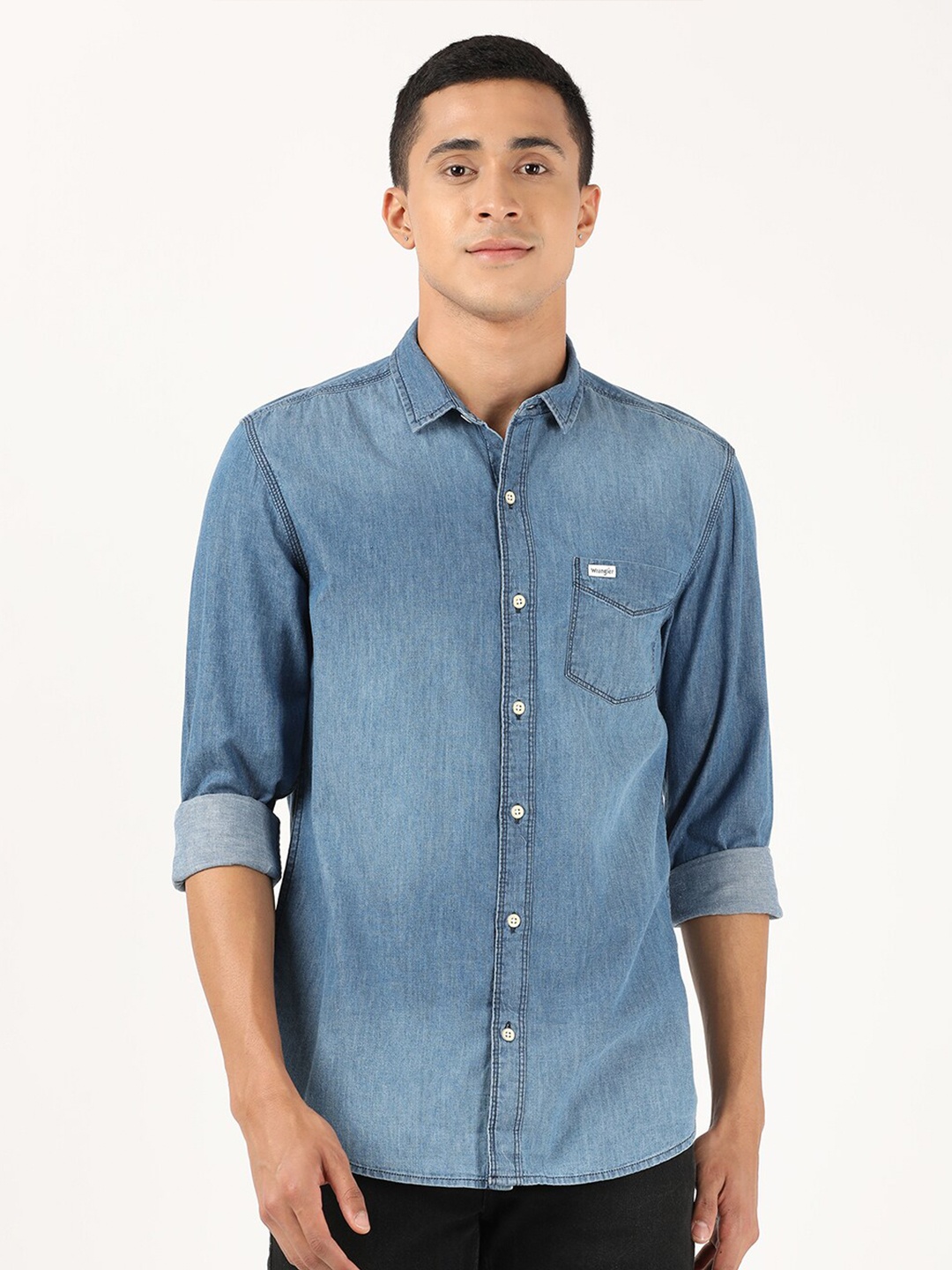 

Wrangler Men Blue Classic Faded Casual Shirt