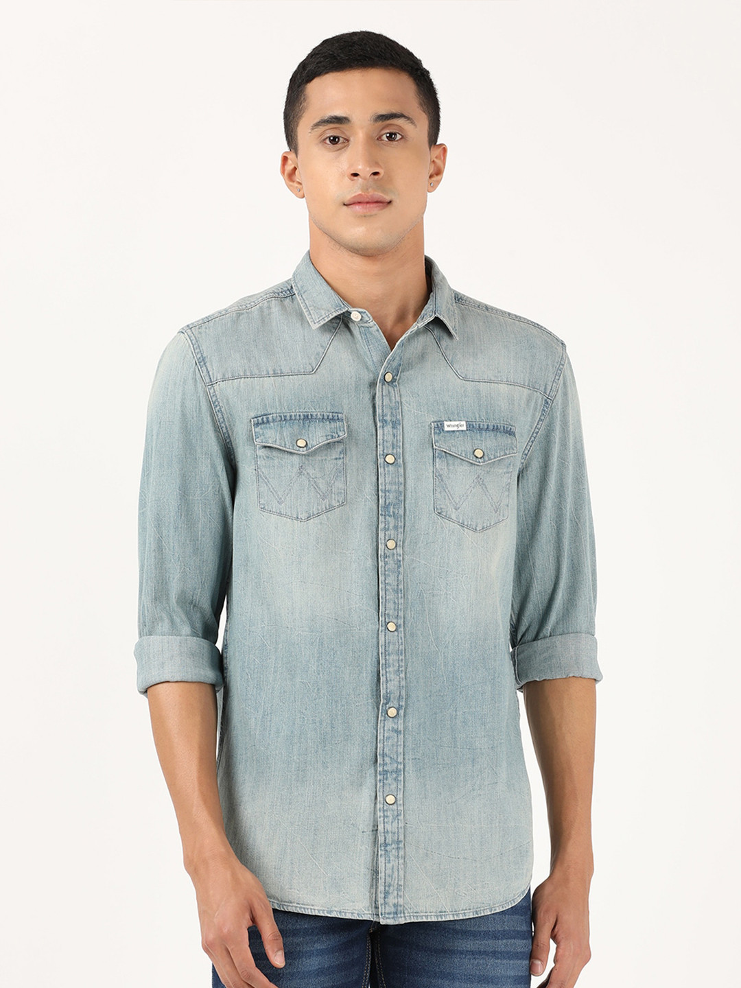 

Wrangler Men Blue Classic Faded Casual Shirt