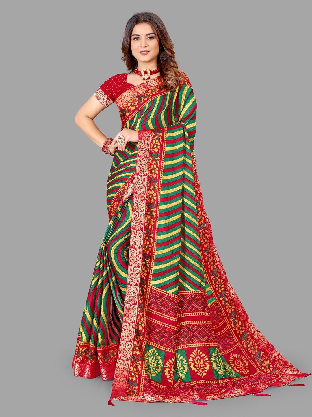 

LAHEJA Women Red & Green Striped Saree