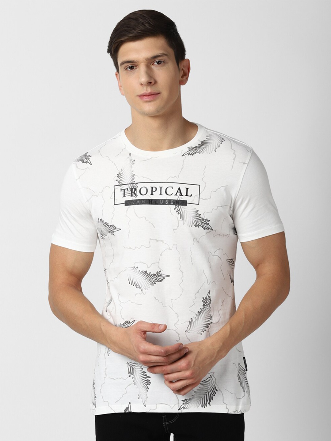 

V Dot Men White Printed Cotton Slim Fit T-shirt