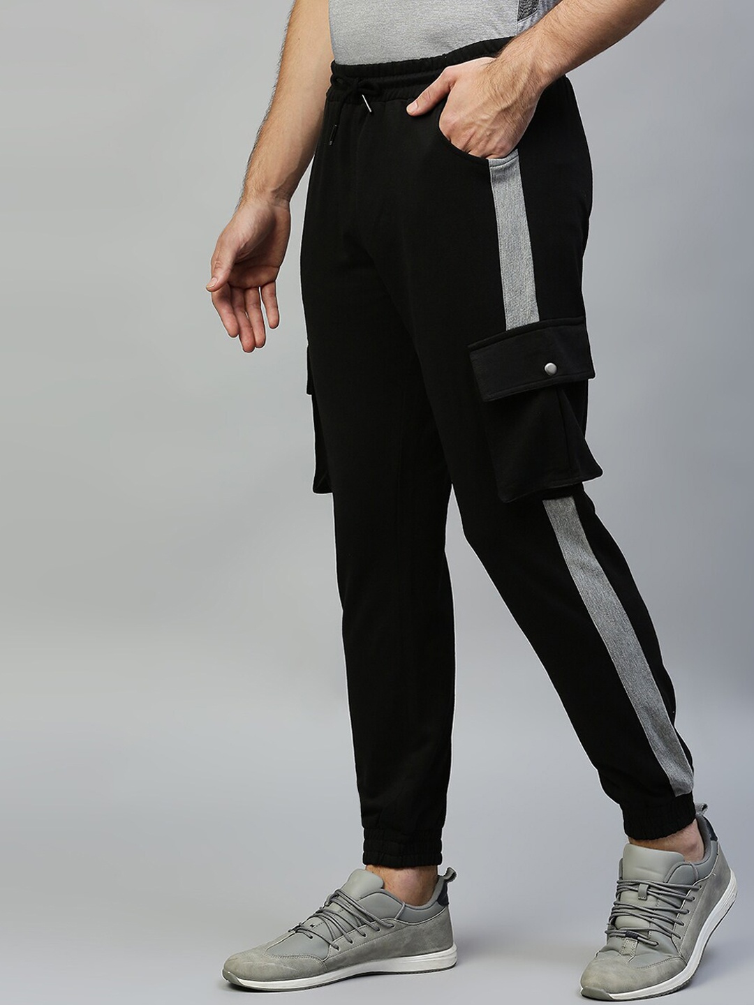 

Hubberholme Men Black Solid Joggers