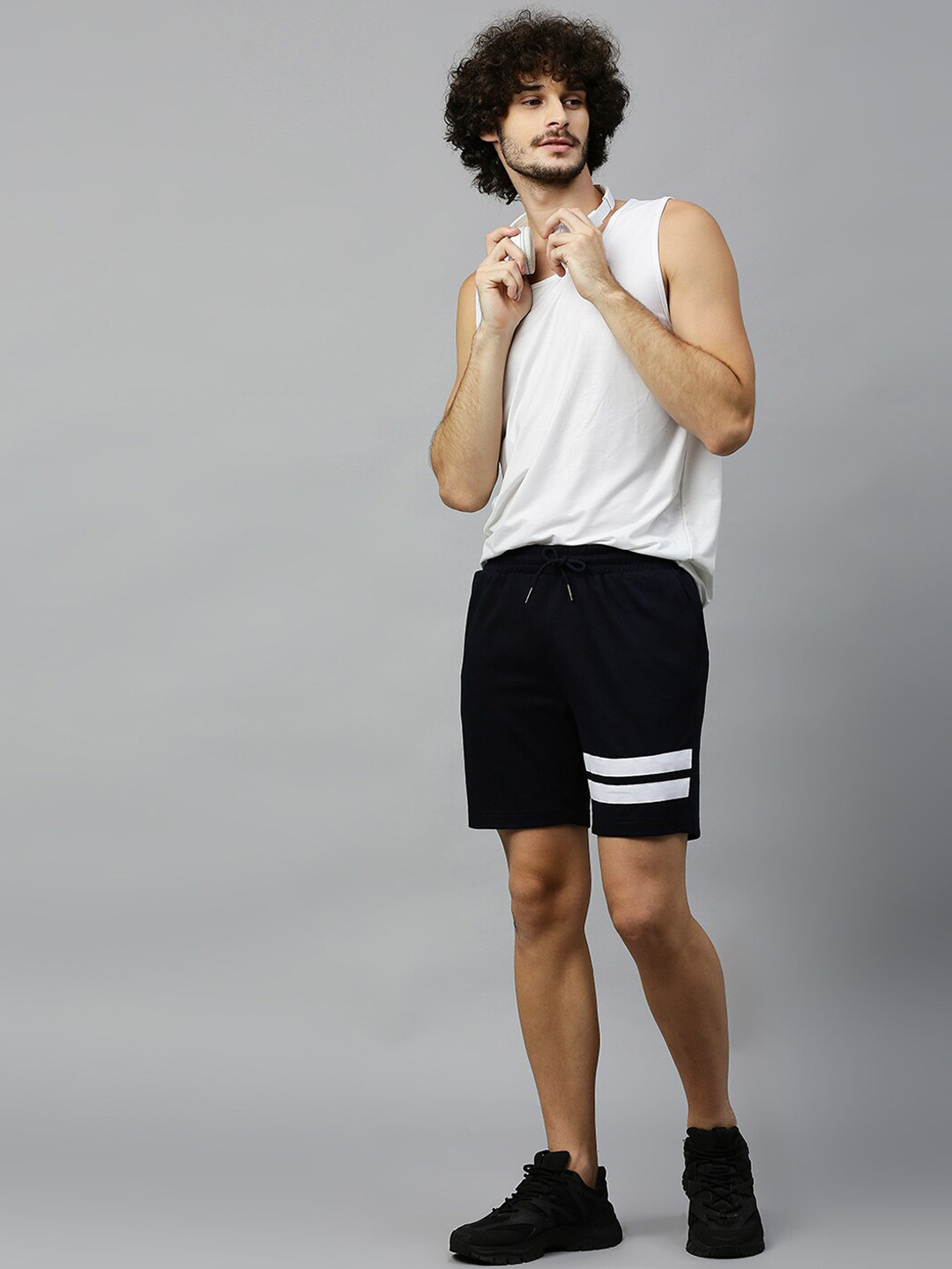 

Hubberholme Men Solid Regular Shorts, Na