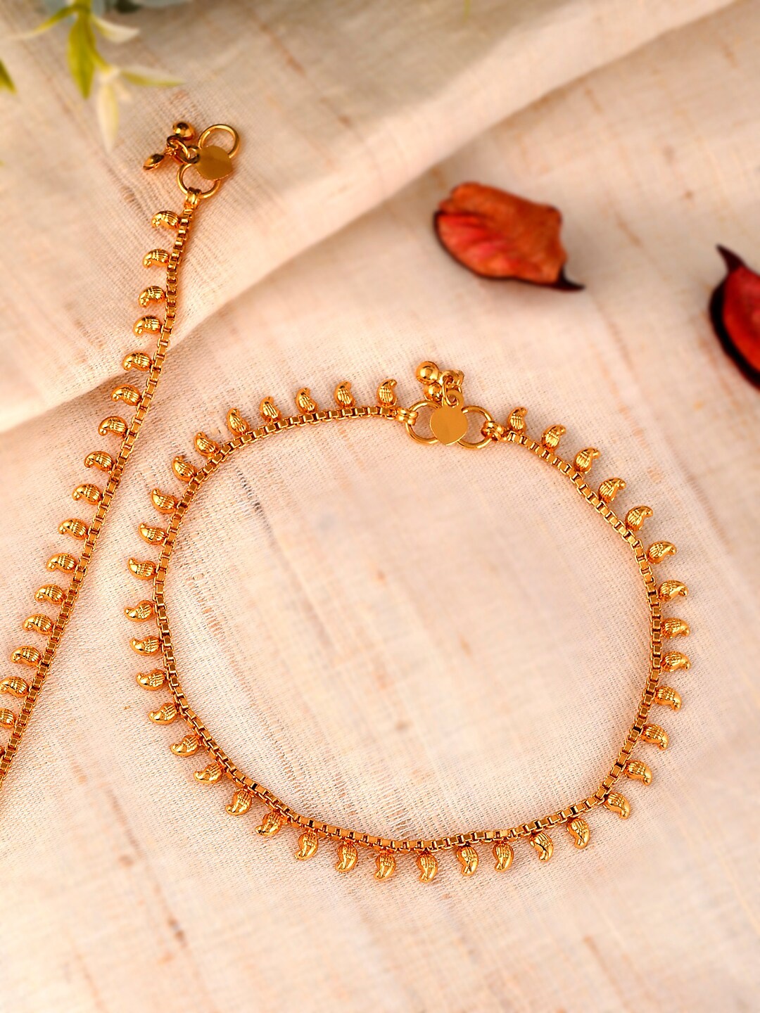 

Silvermerc Designs Women Gold-Plated Mango Chain Anklet