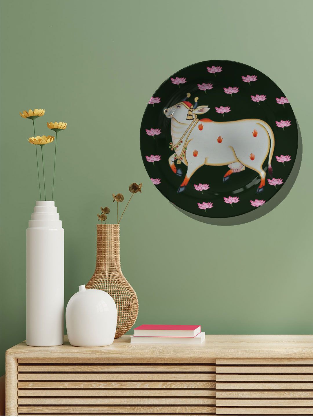 

ARTSPACE White & Pink Cow Dancing Pichwai Wall Plate