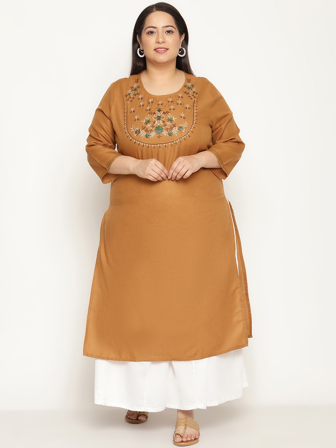 

Sringam Women Brown & White Floral Embroidered Kurta