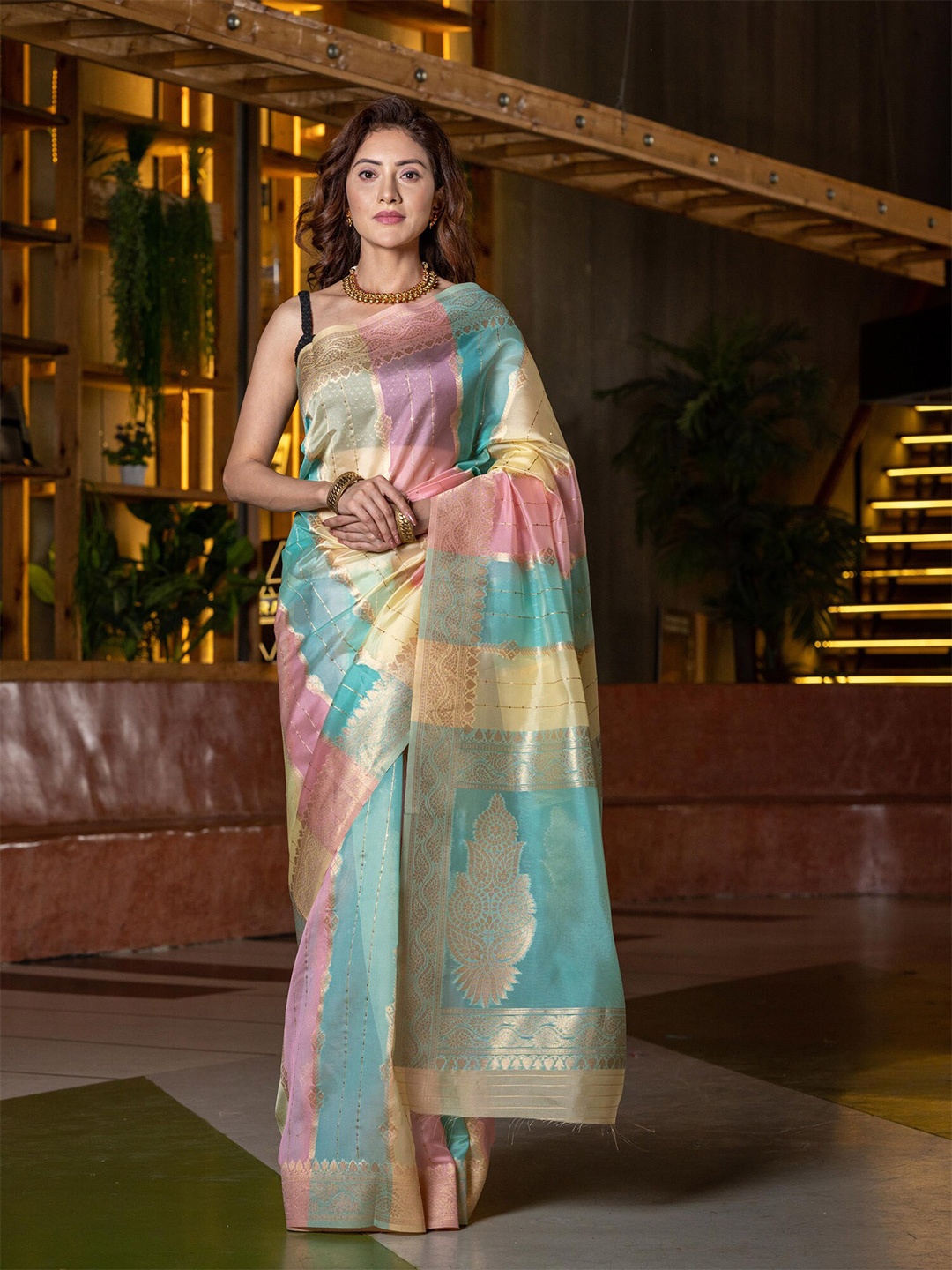 

BEATITUDE Blue & Pink Ethnic Motifs Organza Saree