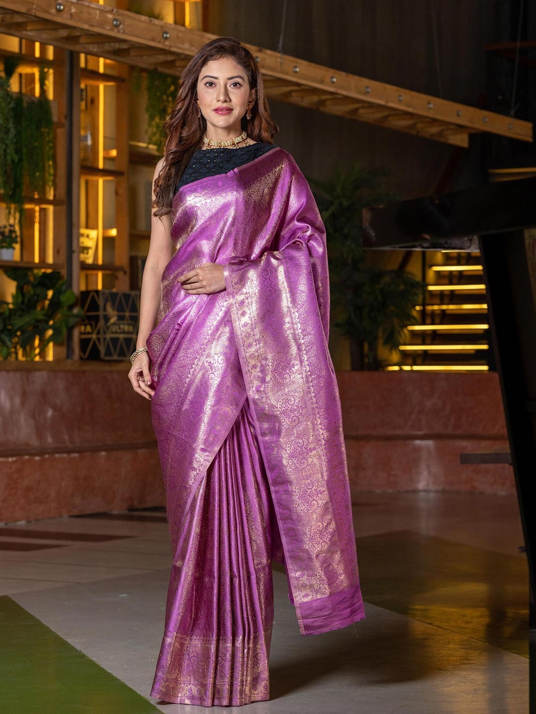 

BEATITUDE Lavender & Gold-Toned Ethnic Motifs Silk Blend Banarasi Saree