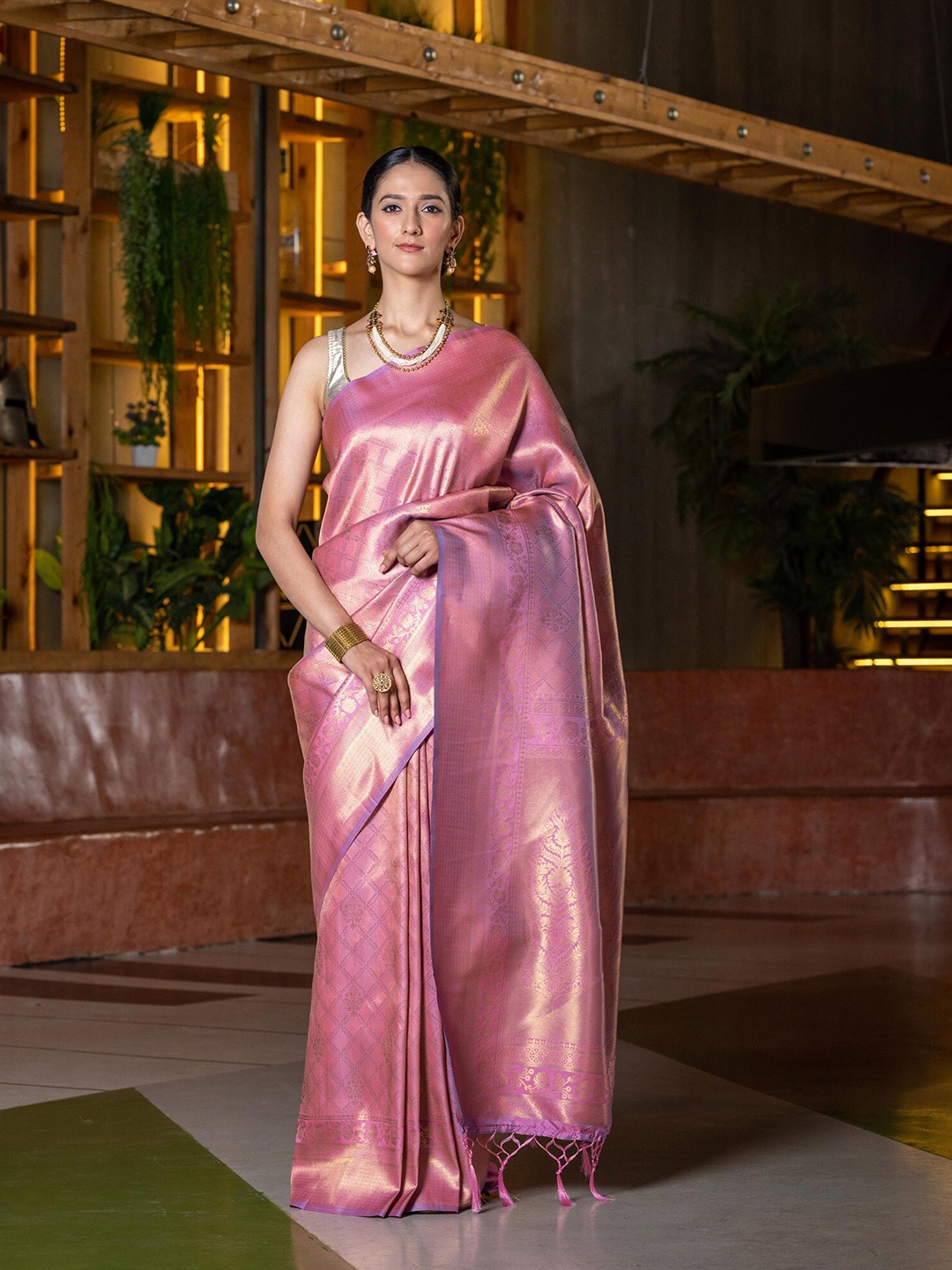 

BEATITUDE Lavender & Gold-Toned Floral Kanjeevaram Silk Blend Saree