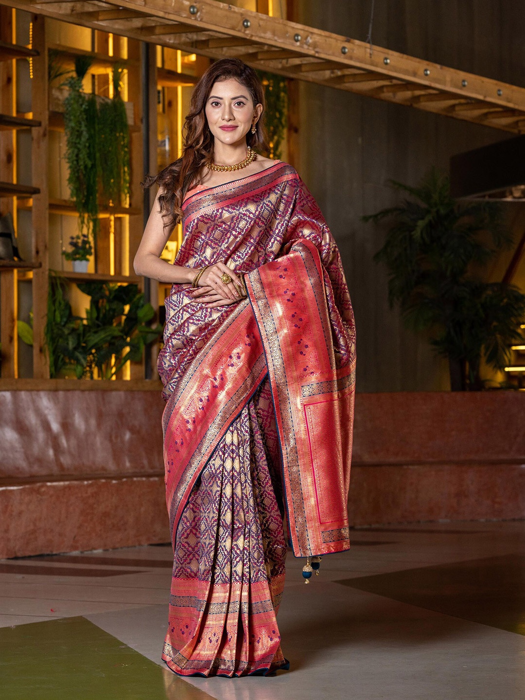 

BEATITUDE Purple & Pink Ethnic Motifs Silk Blend Saree