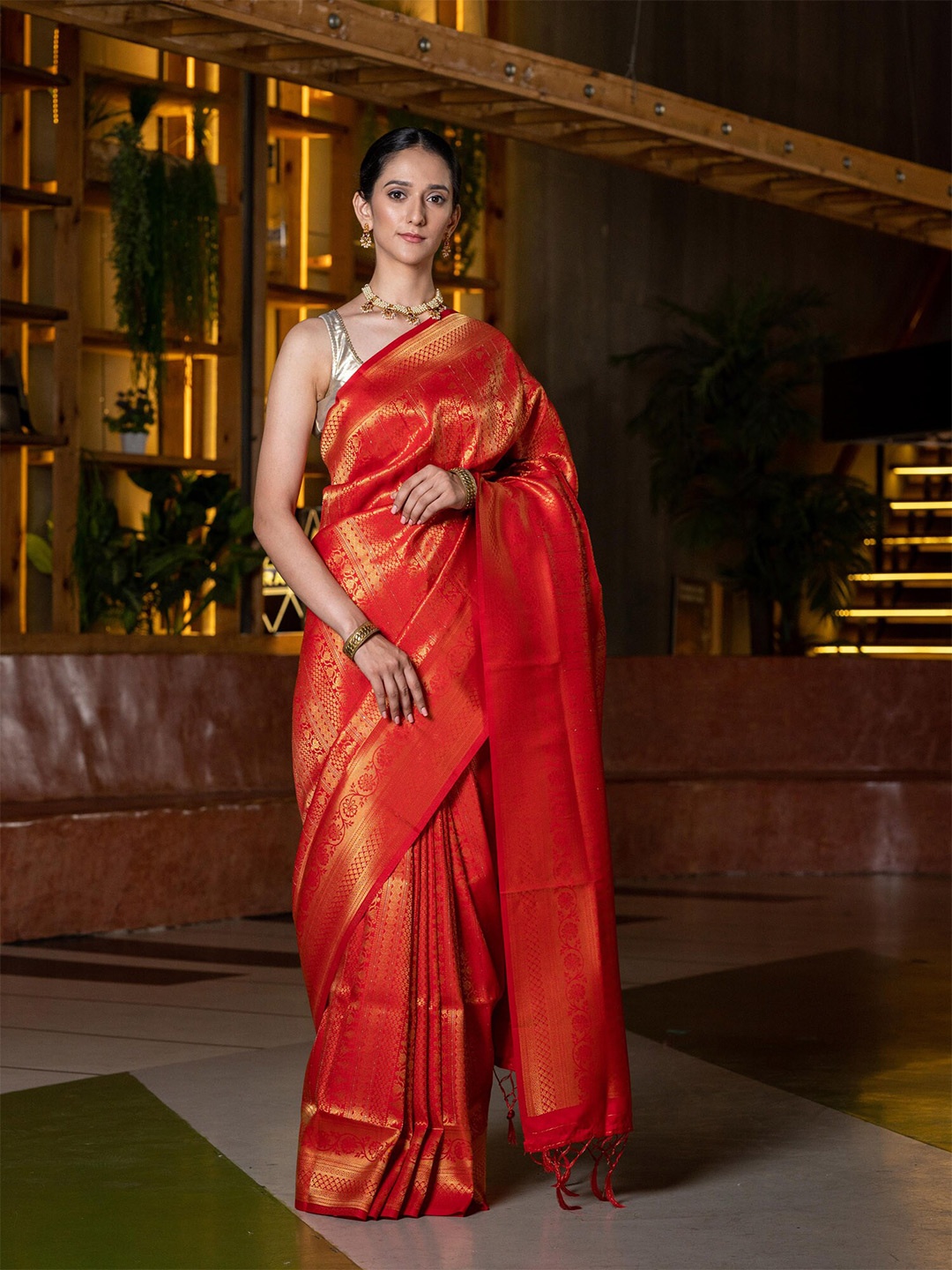 

BEATITUDE Pink & Gold-Toned Ethnic Motifs Kanjeevaram Saree
