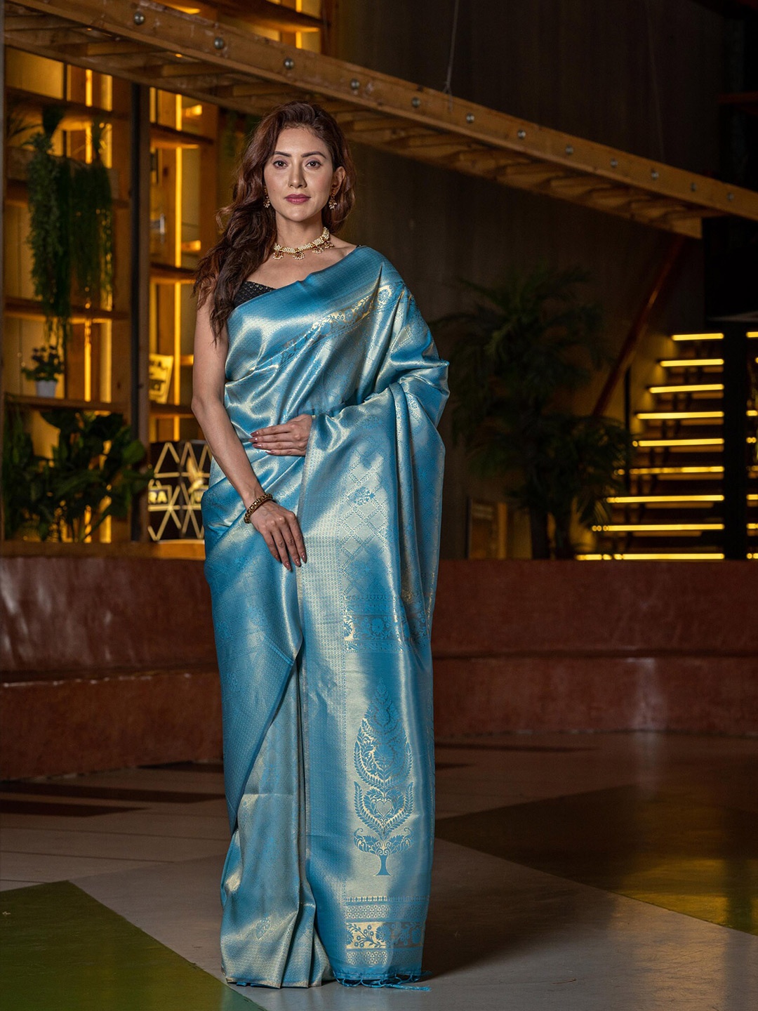 

BEATITUDE Blue & Gold-Toned Ethnic Motifs Kanjeevaram Saree