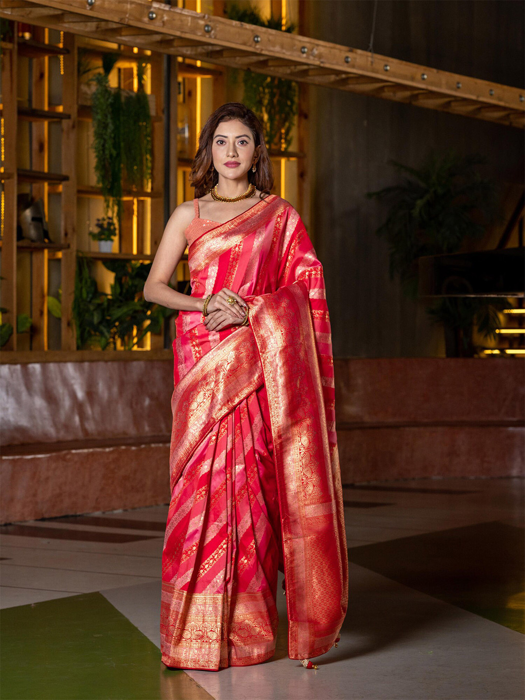 

BEATITUDE Red & Gold-Toned Ethnic Motifs Zari Silk Blend Saree