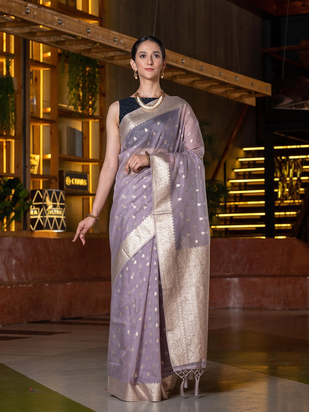 

BEATITUDE Mauve & Gold-Toned Ethnic Cotton Blend Motifs Saree