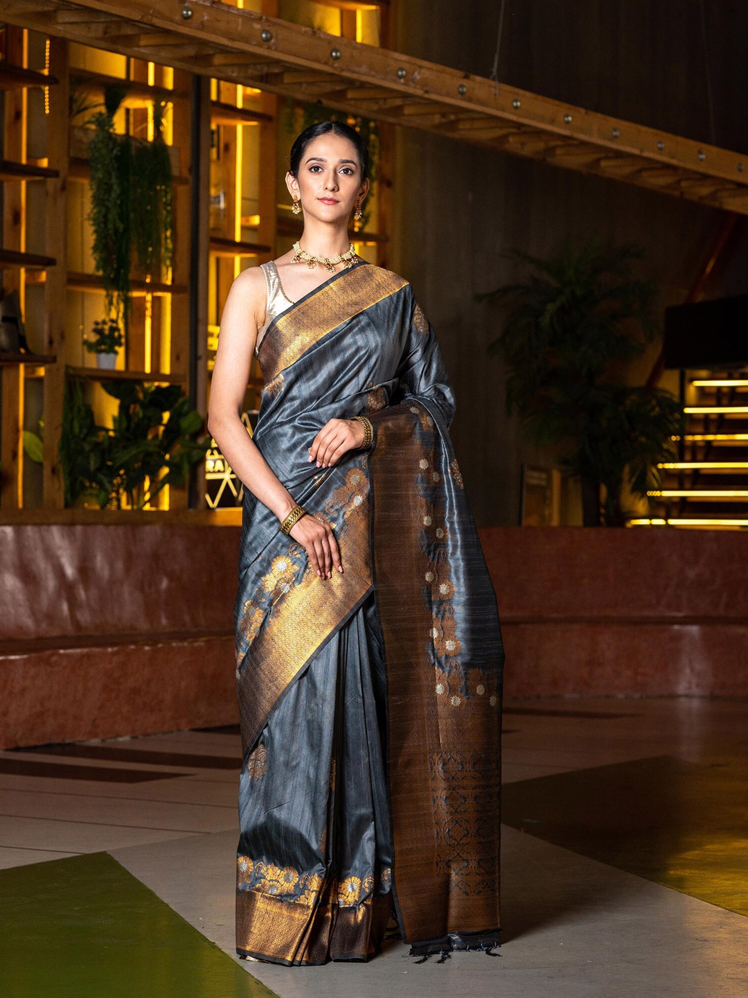 

BEATITUDE Grey & Gold-Toned Ethnic Motifs Zari Tussar Saree