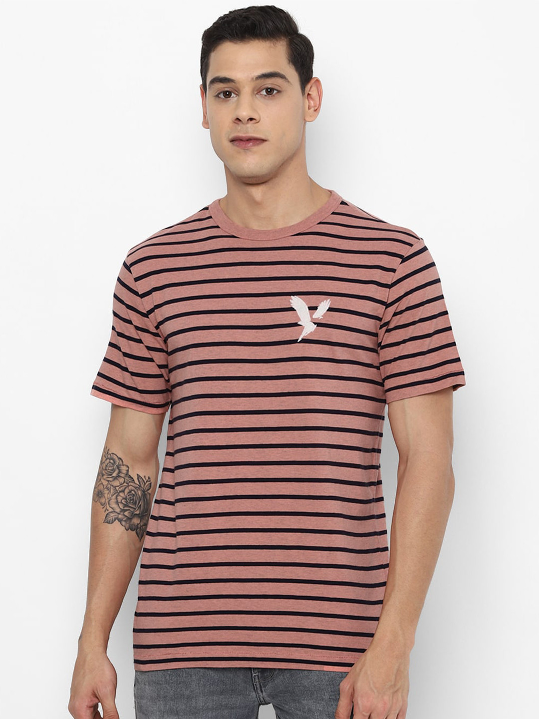 

AMERICAN EAGLE OUTFITTERS Men Pink Striped T-shirt