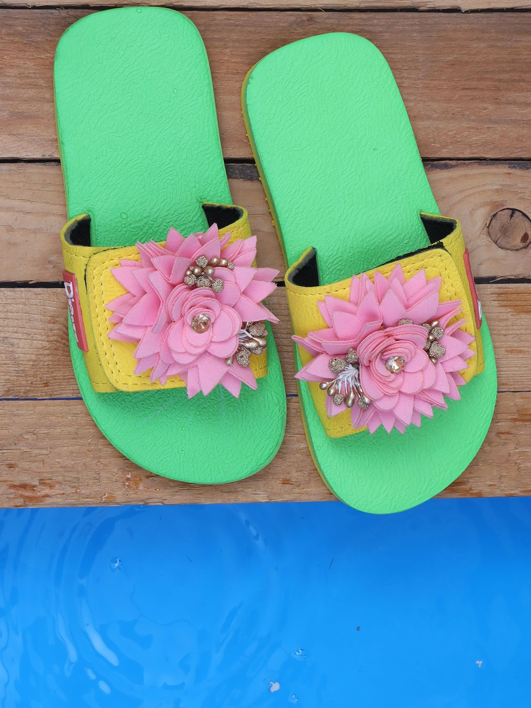 

DChica Girls Green & Yellow Embellished Sliders