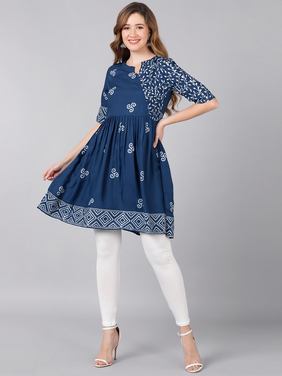 

Indi INSIDE Blue & White Geometric Printed Pleated Kurti