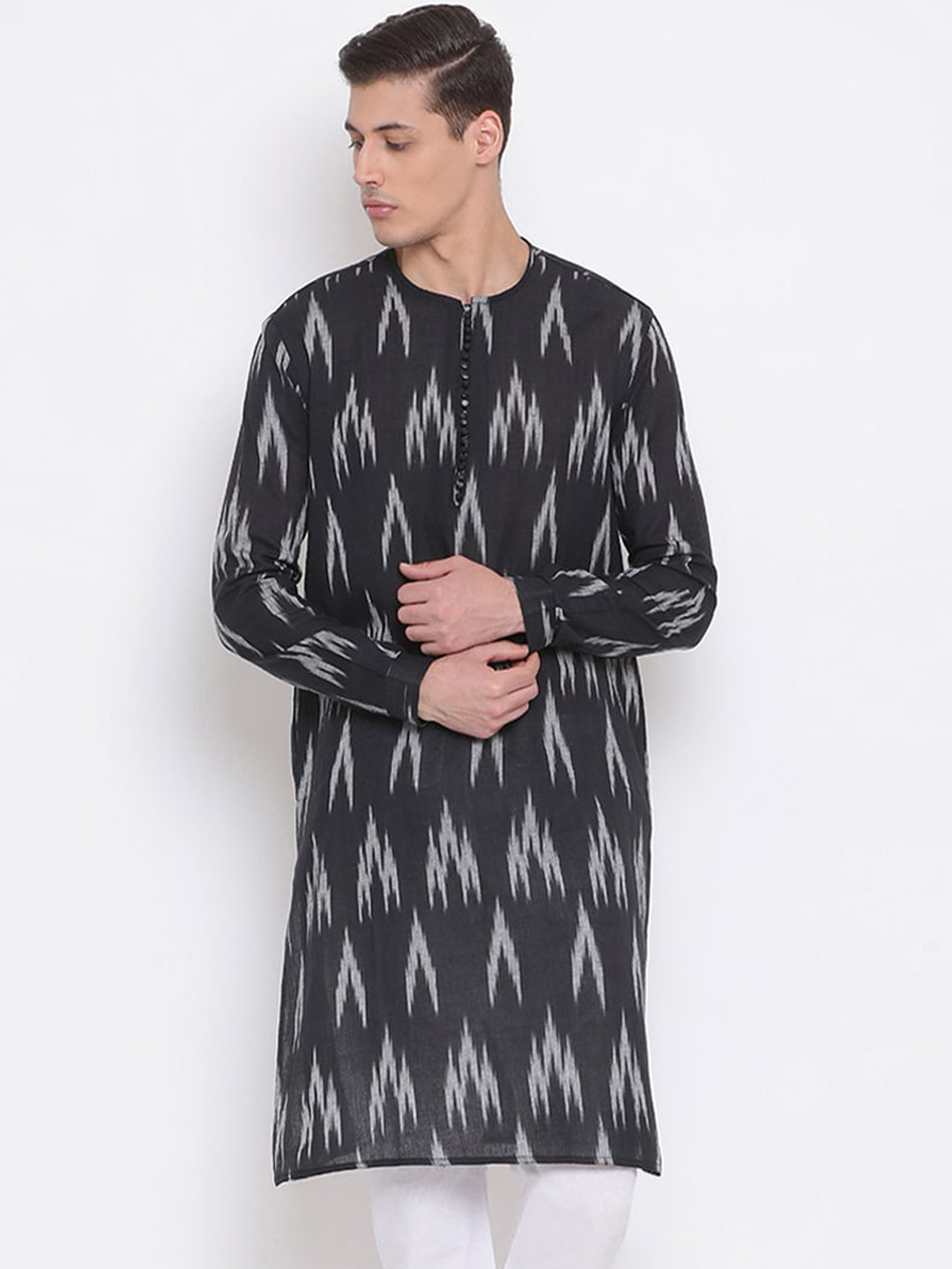 

VASTRAMAY Men Black Ikat Chevron Kurta