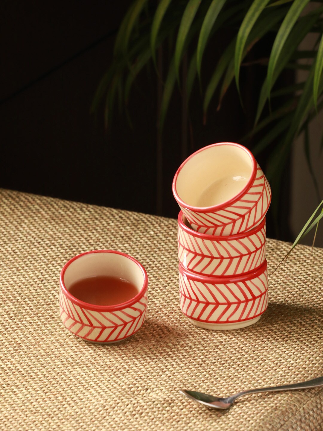 

ExclusiveLane Set of 4 Red & White Chevrons Ceramic Dinner Bowls