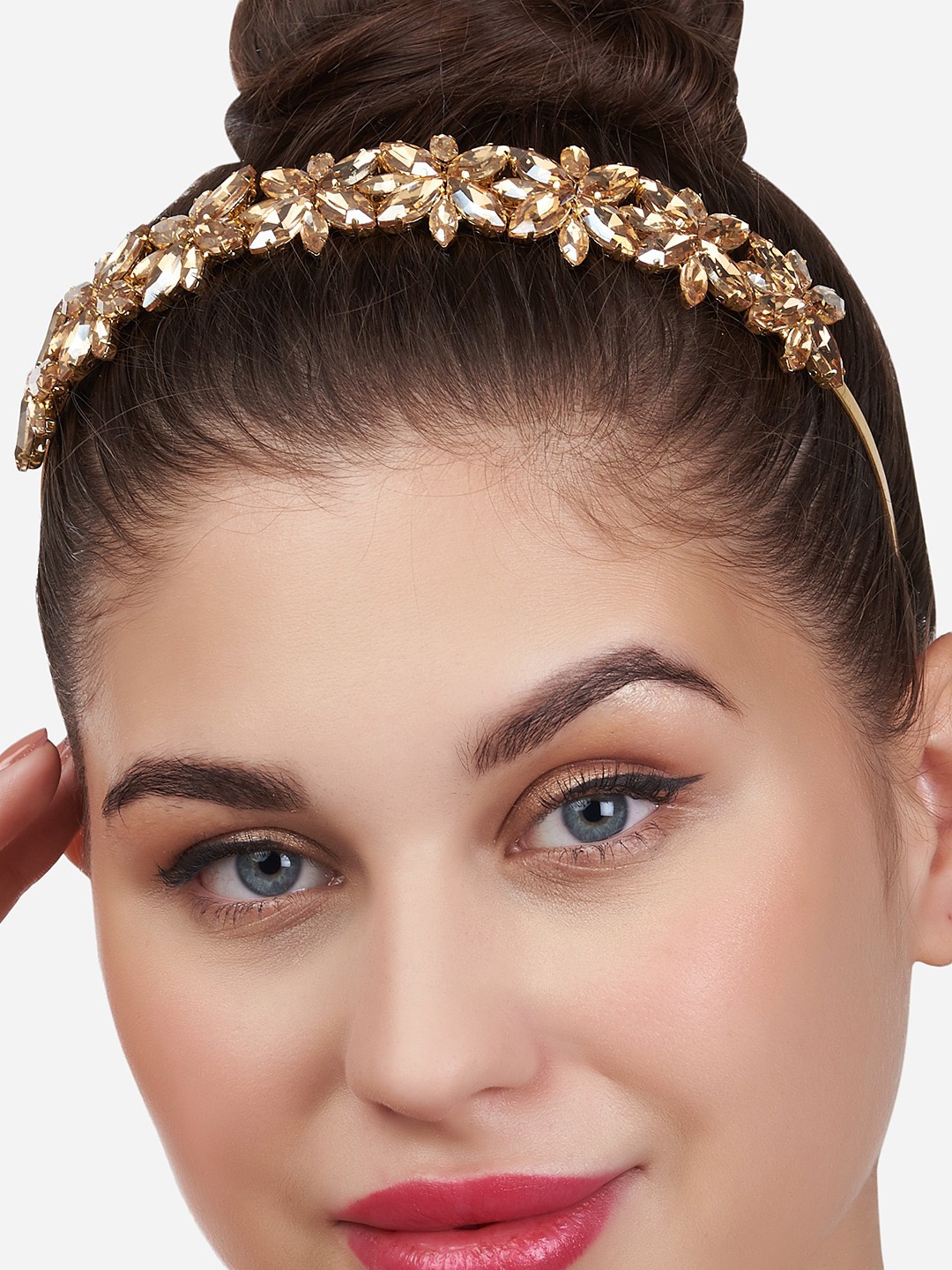 

Zaveri Pearls Women Gold-Toned & White Embellished Hairband