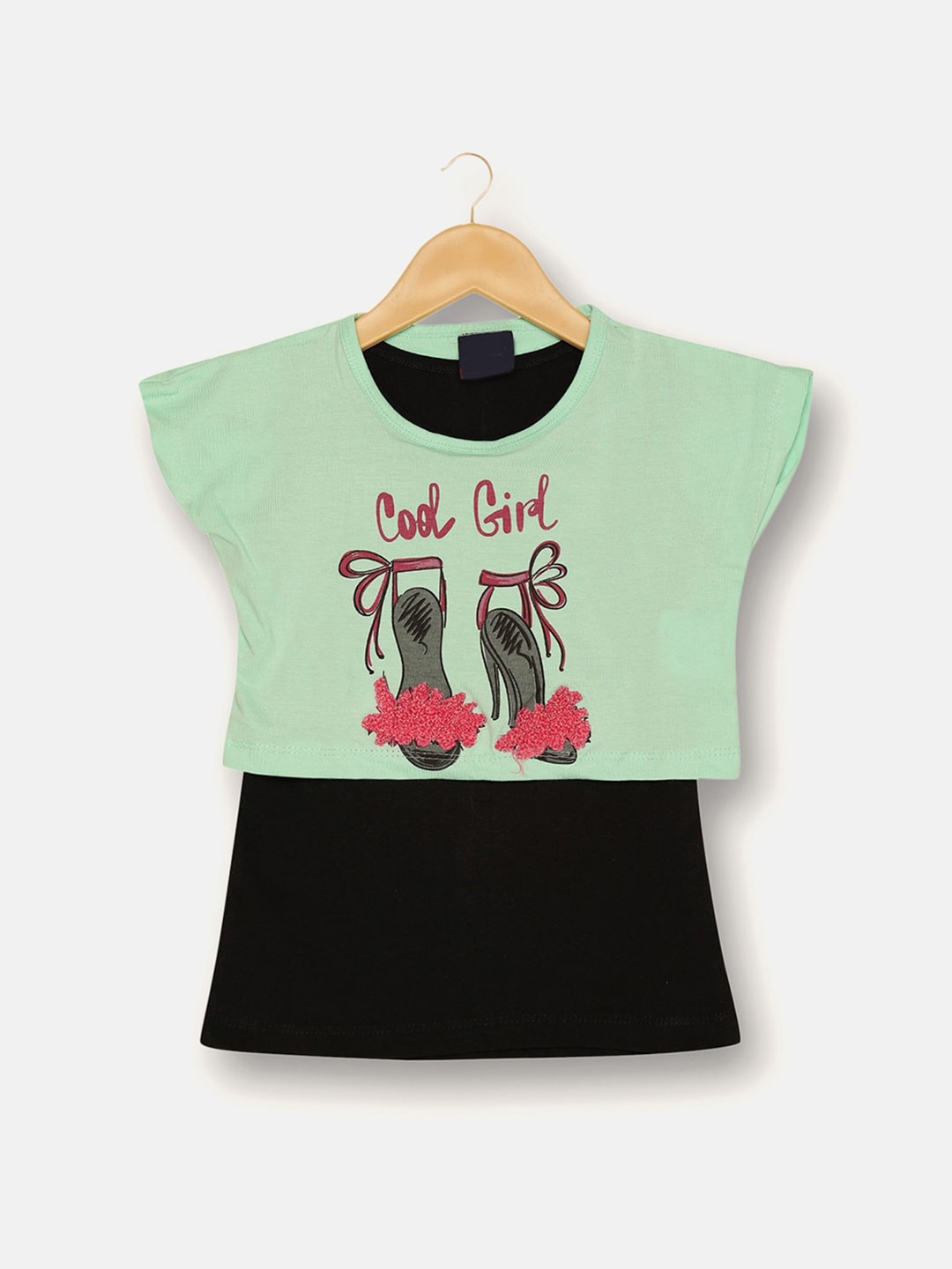 

V2 Value & Variety Green Printed Extended Sleeves Top