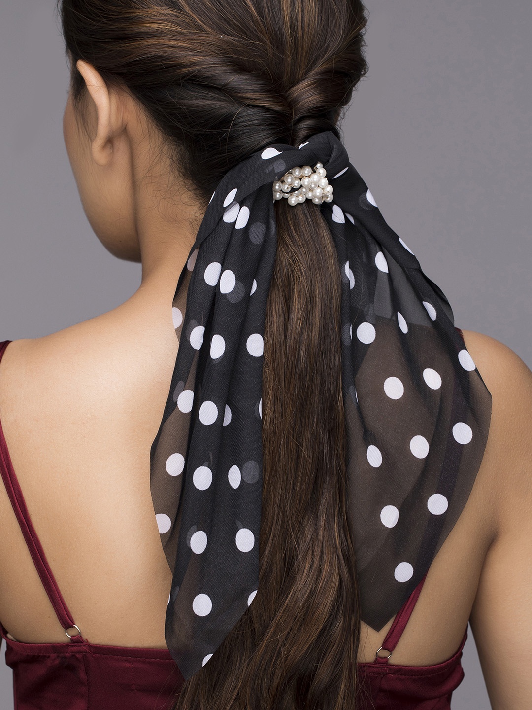 

Rubans Women White & Black Bead Studded Lace Ponytail Holders