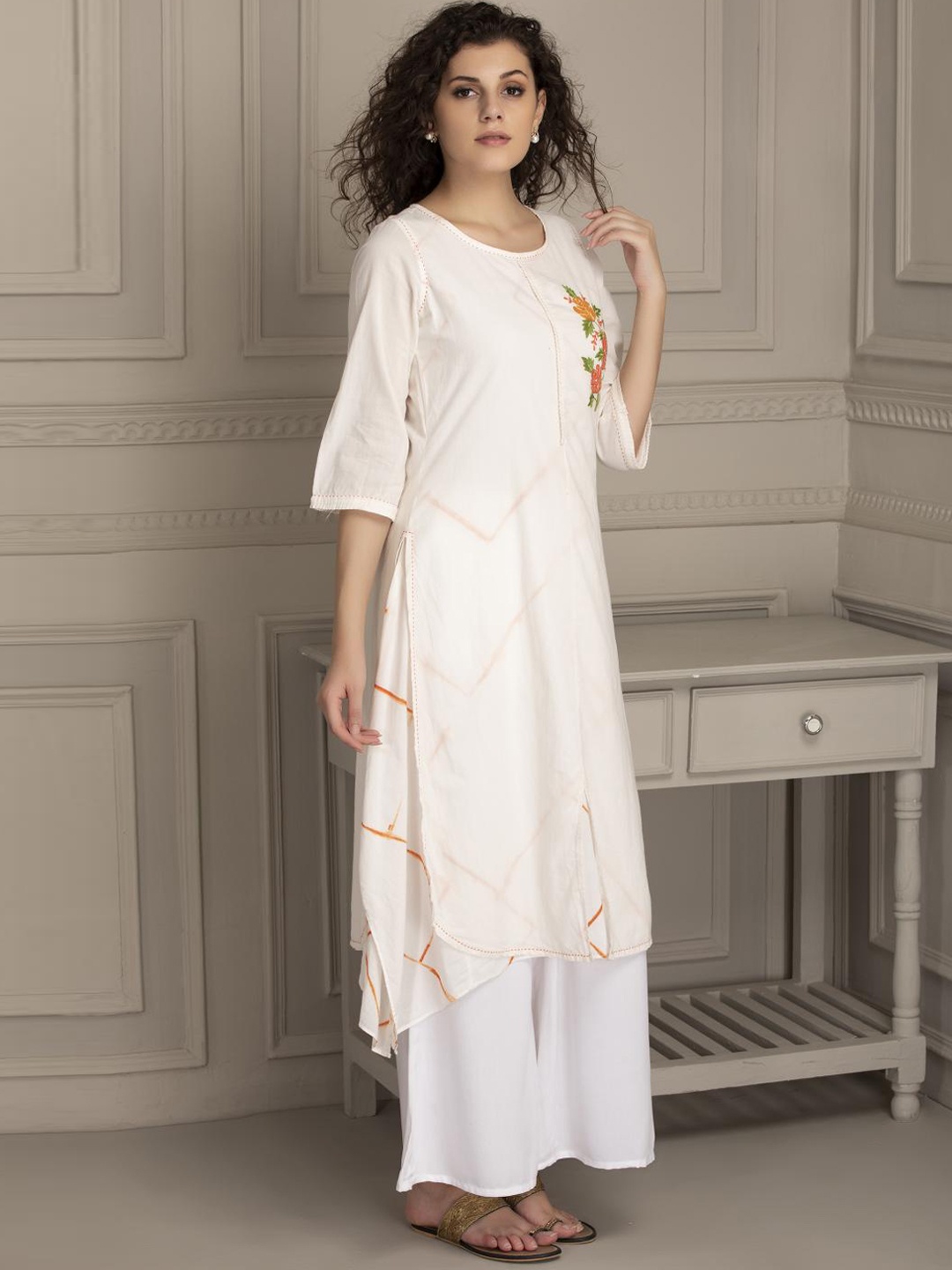 

Lakshita Women White Front Patch Embroidery Thread Work Floral Kurta