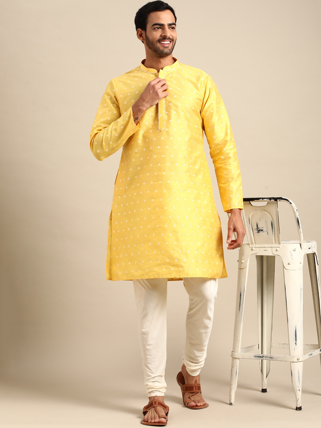 

Amodh by Kisah Men Off White Solid Churidar