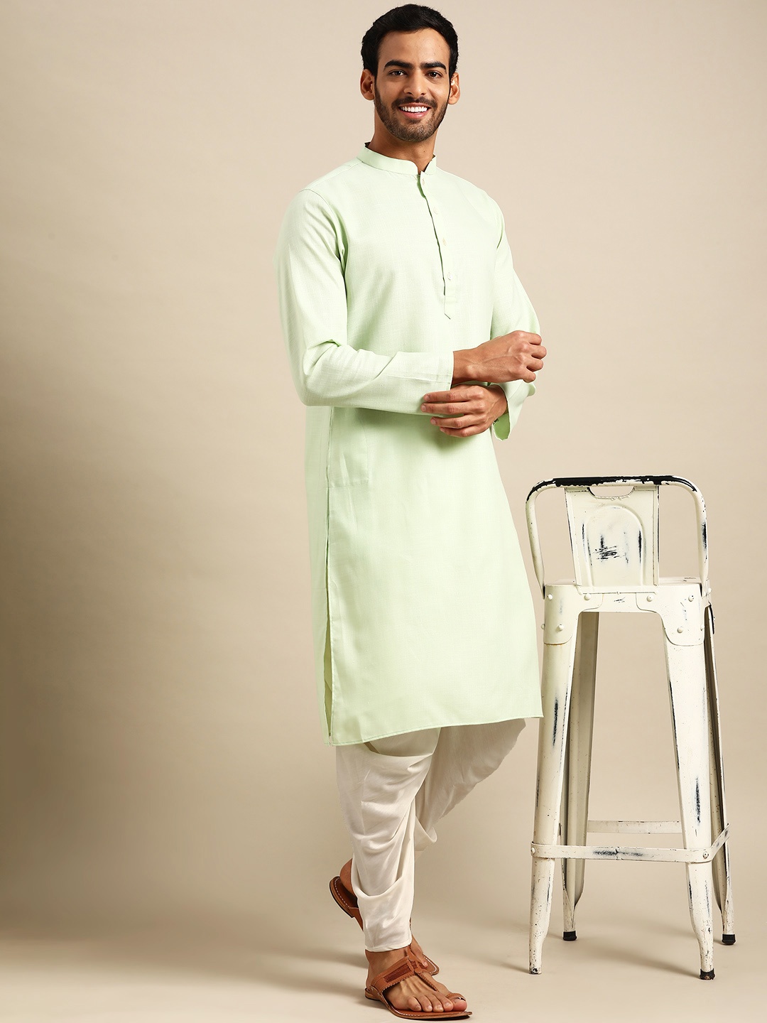 

Amodh by Kisah Men Off White Solid Cotton Dhoti Pants