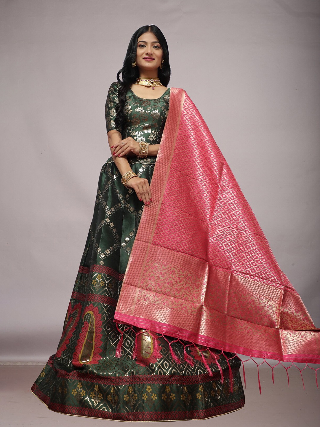 

Ekta Textiles Green & Pink Semi-Stitched Lehenga & Blouse With Dupatta