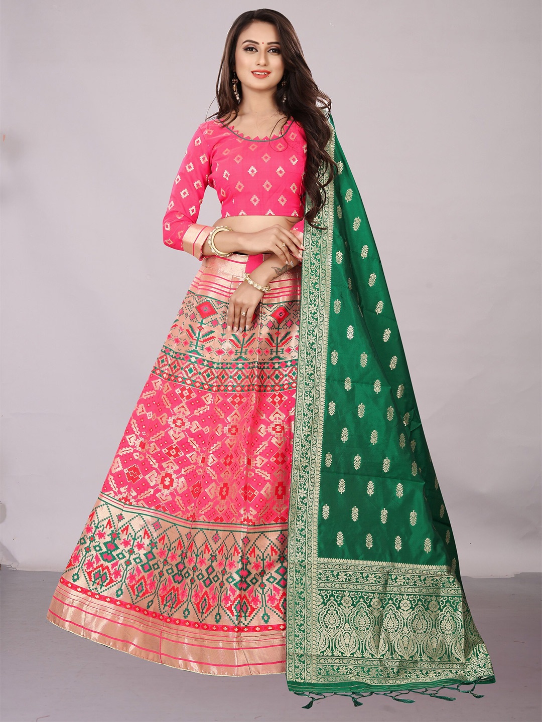 

Ekta Textiles Pink & Green Unstitched Lehenga & Semi-Stitched Blouse With Dupatta