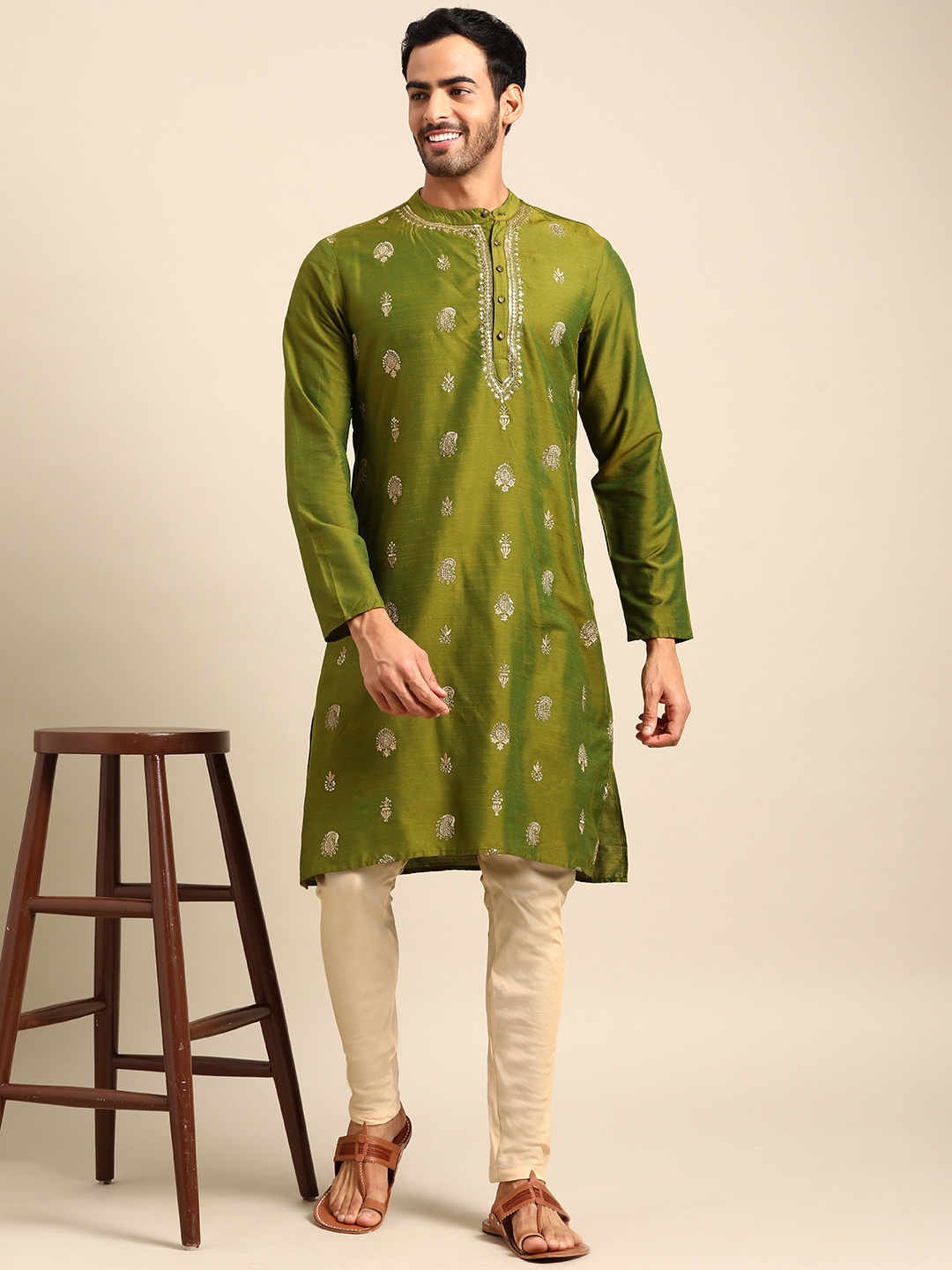 

Amodh by Kisah Men Beige Solid Trousers