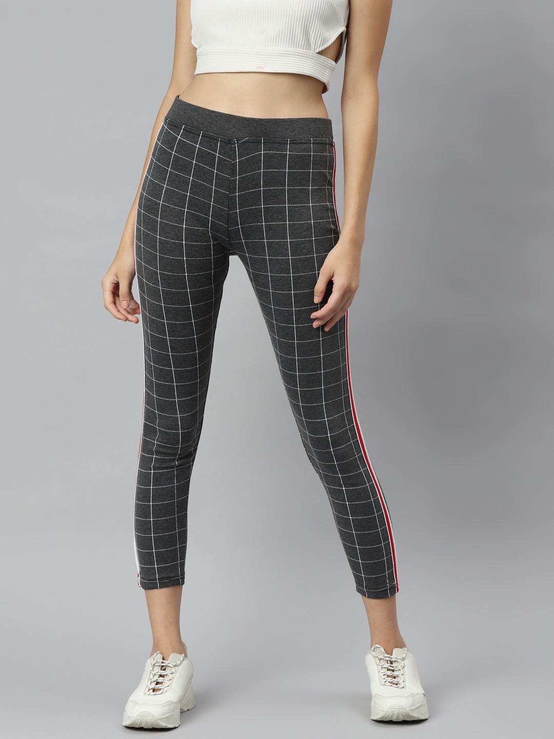 

Aarika Women Grey & White Pure Cotton Checked Regular Gym Tights