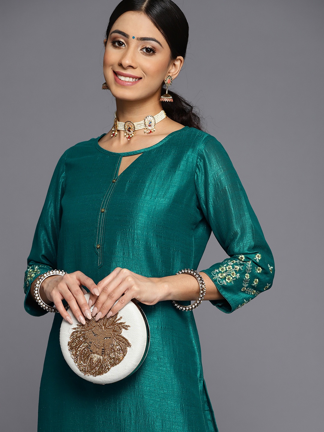 

Libas Women Teal Green Thread Work Straight Kurta