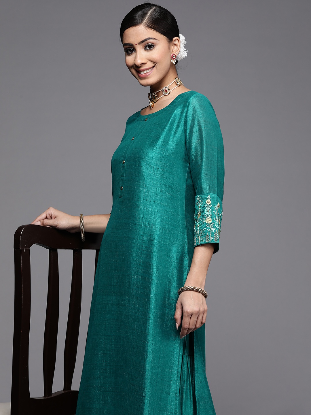 

Libas Women Green Thread Work Kurta
