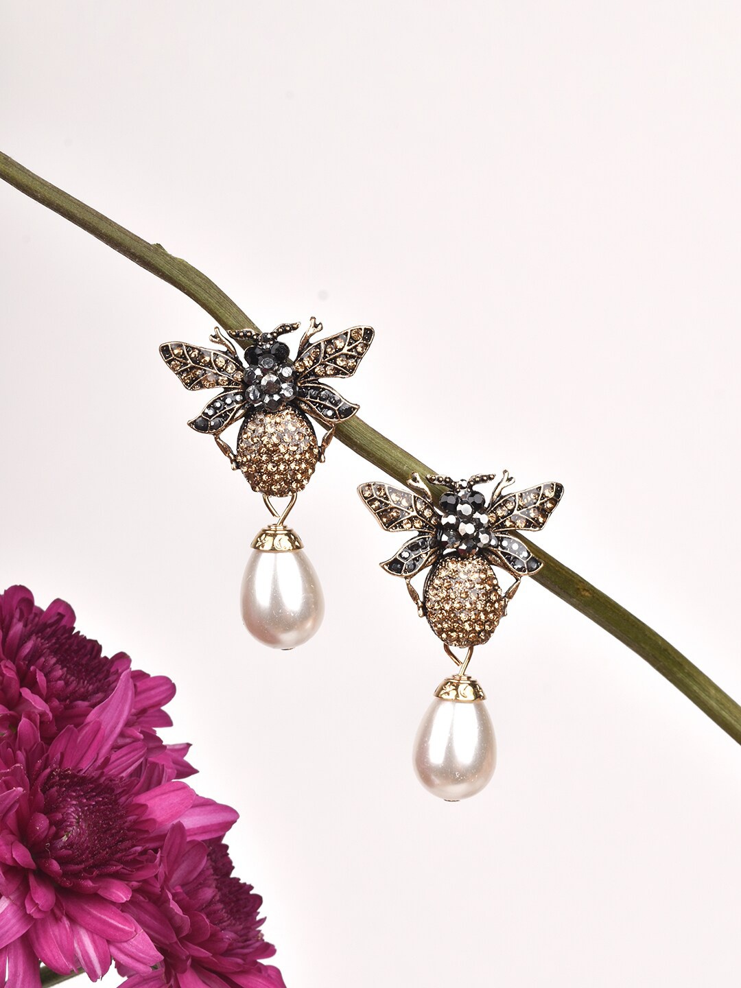 

JOKER & WITCH Black Contemporary Studs Earrings