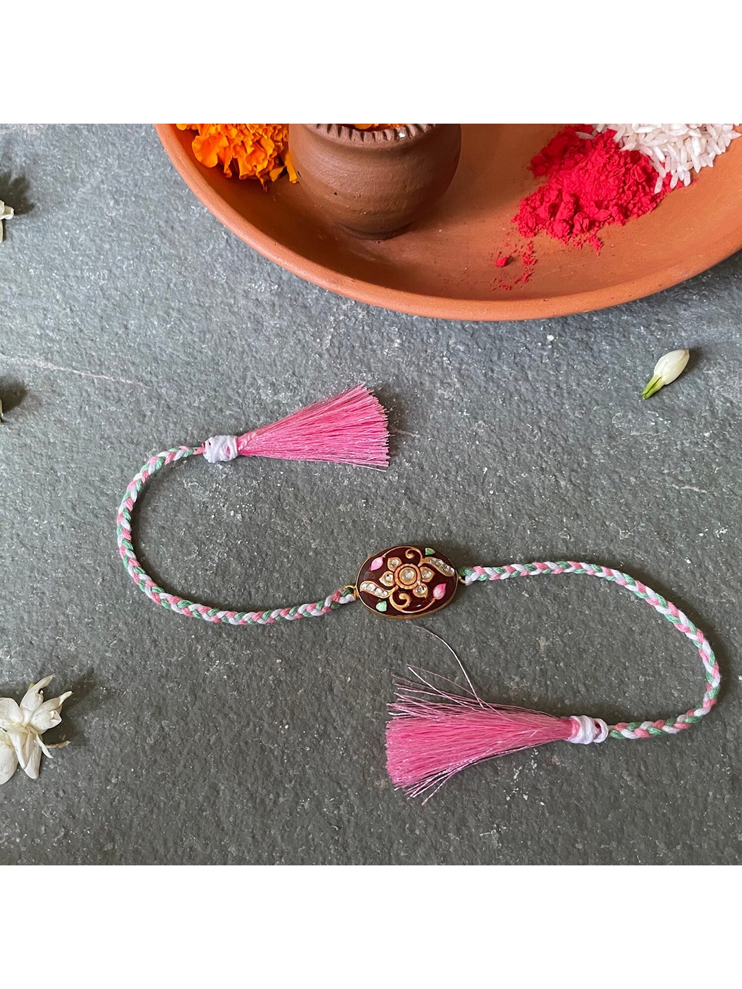 

Mitali Jain Brown Tanjore Thread Rakhi