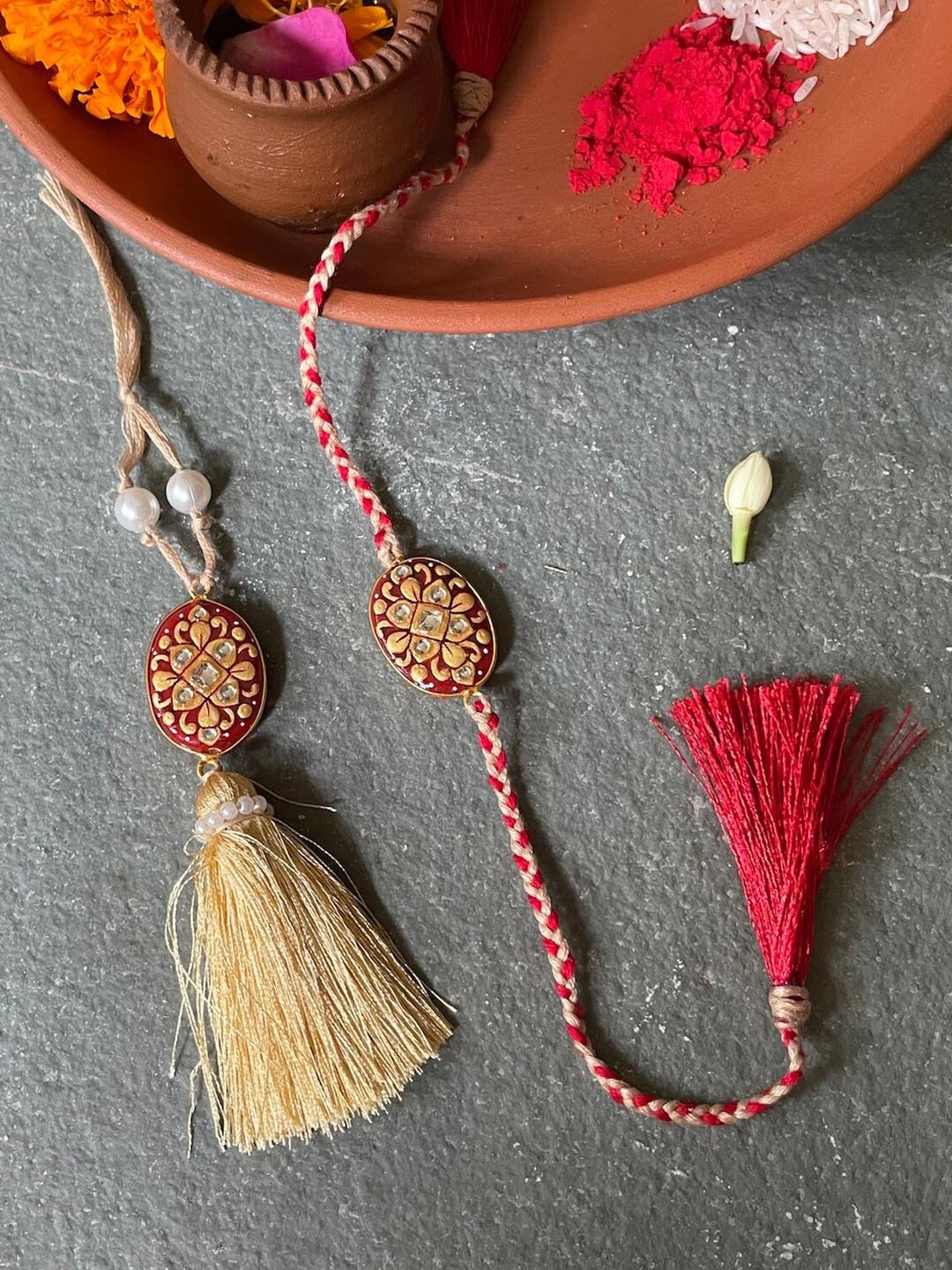 

Mitali Jain Set of 2 Tanjore Rakhi & Lumba, Red
