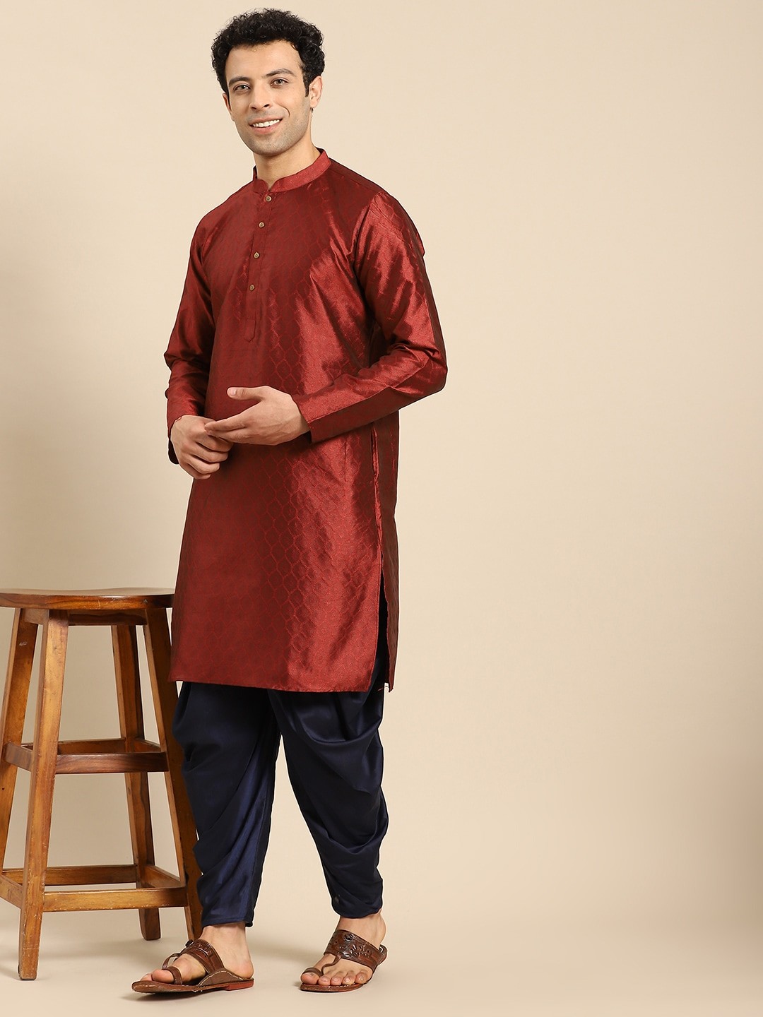 

Amodh by Kisah Men Maroon Ethnic Motifs Kurta with Patiala