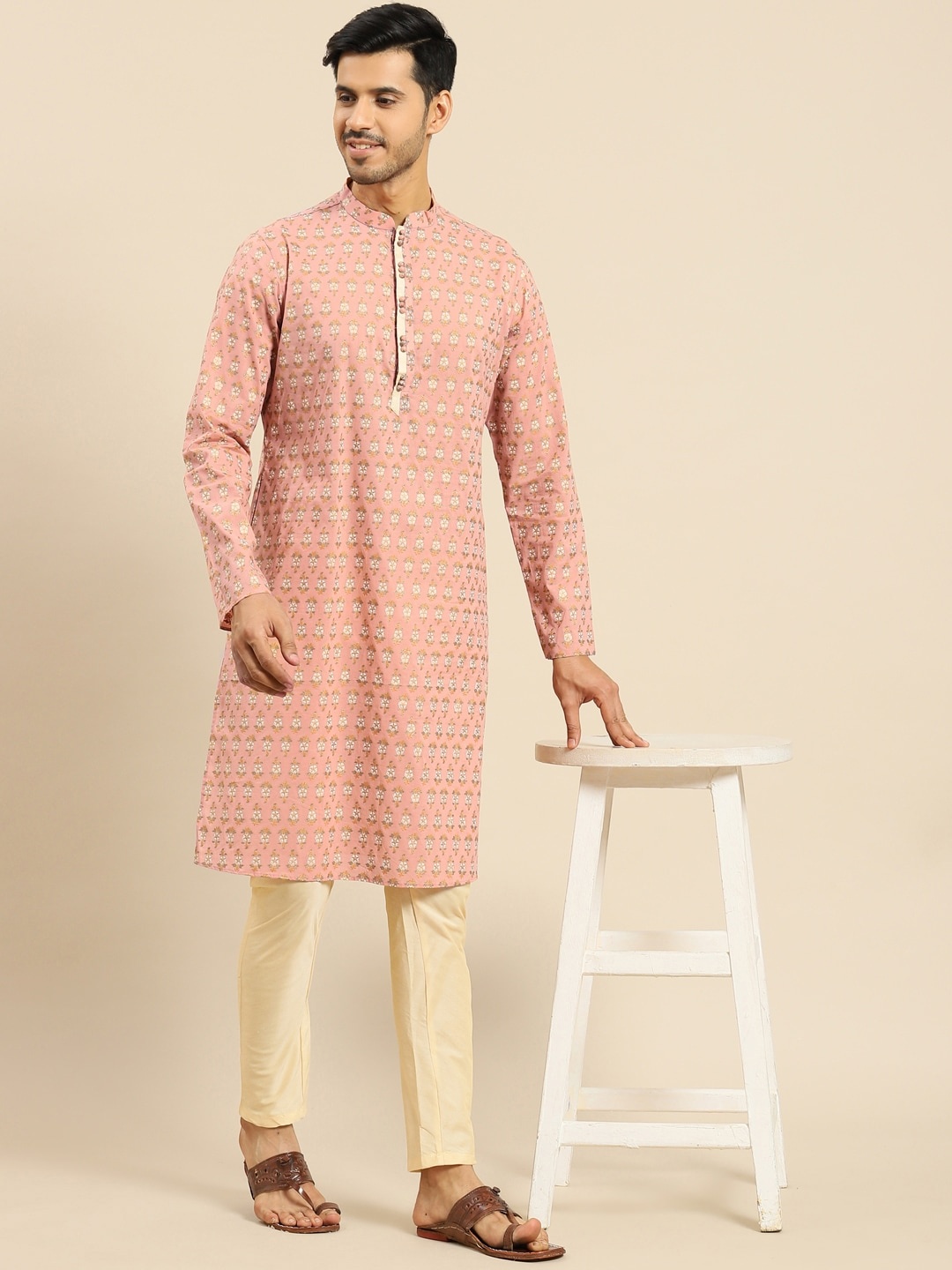 

Amodh by Kisah Men Pink Ethnic Motifs Printed Kurta with Trousers