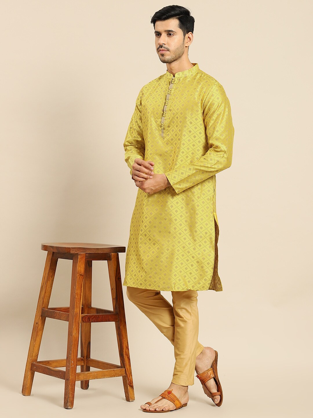 

Amodh by Kisah Men Yellow Ethnic Motifs Kurta with Churidar